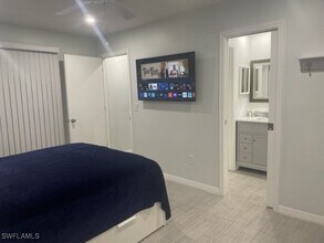 6396 Royal Woods Dr in Ft. Myers, FL - Foto de edificio - Building Photo