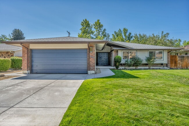 property at 1490 Foster Dr