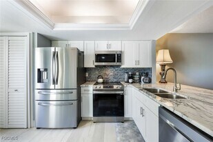 15177 Parkside Dr, Unit 104 in Ft. Myers, FL - Building Photo
