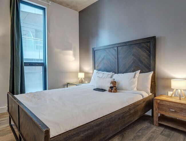 510 Richards St in Vancouver, BC - Building Photo - Building Photo