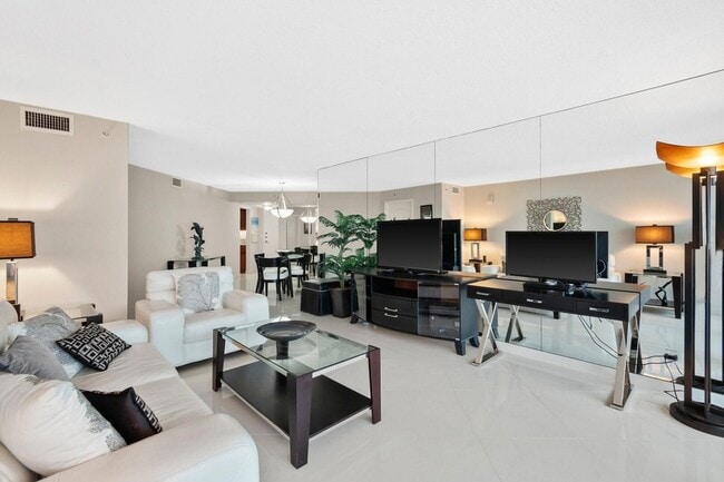 3000 N Ocean Dr, Unit 26B in Riviera Beach, FL - Building Photo - Building Photo