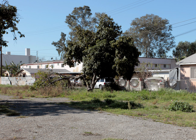 4832 Live Oak St in Cudahy, CA - Building Photo - Building Photo