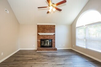1800 Hedgelawn Dr in Charlotte, NC - Building Photo - Building Photo