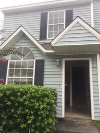 2207 Timberwood Cir S