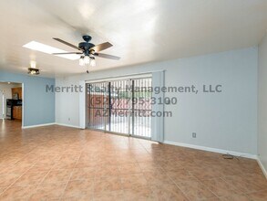 215 N Bentley Ave in Tucson, AZ - Foto de edificio - Building Photo