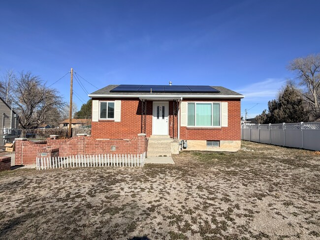 56 Cottage Ave in Sandy, UT - Building Photo - Building Photo