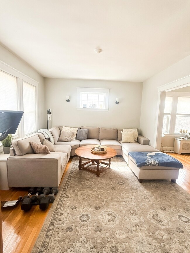 949 Adams St, Unit 1, Unit 1