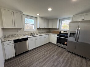 122 N Vine St in Ashland City, TN - Building Photo - Building Photo