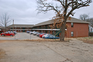 Bryan Court Apartments in Denton, TX - Foto de edificio - Building Photo