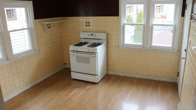 3108A N Pierce St, Unit Cozy 2 Bedroom in Riverwest in Milwaukee, WI - Foto de edificio - Building Photo