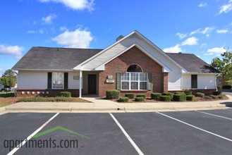 Laurelwood Park Apartments in High Point, NC - Foto de edificio - Building Photo