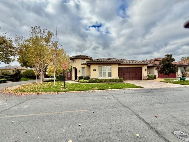 8702 Pasatiempo Cir in Roseville, CA - Building Photo - Building Photo