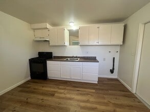 812 Aspen Dr in Tehachapi, CA - Building Photo - Building Photo