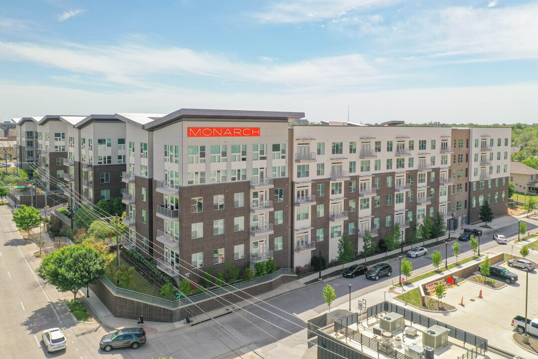 The Monarch Medical District Apartments in Fort Worth, TX - Building Photo