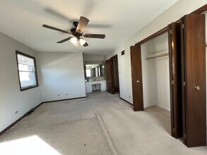 5635 W Montrose Ave in Chicago, IL - Building Photo - Building Photo