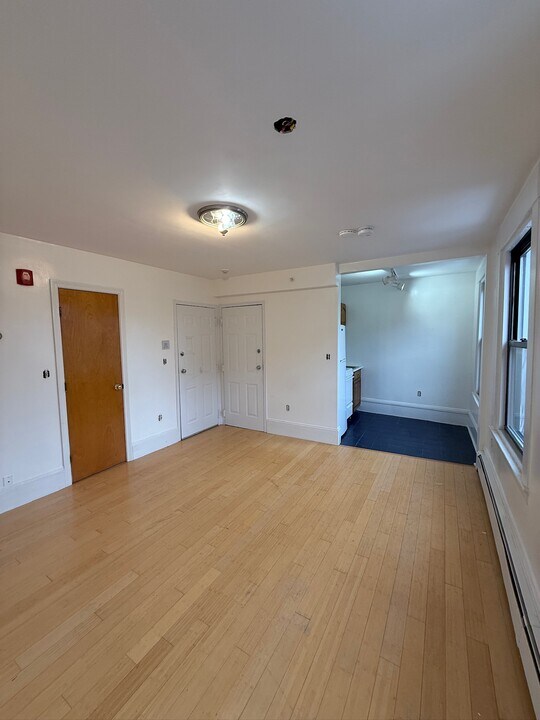 9 Milford St, Unit 302B in Boston, MA - Building Photo
