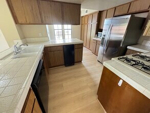 230 Bethany Rd, Unit 210 in Burbank, CA - Foto de edificio - Building Photo