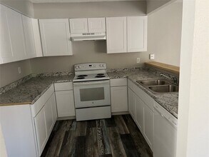 12608 Newbrook Dr in Houston, TX - Building Photo - Building Photo