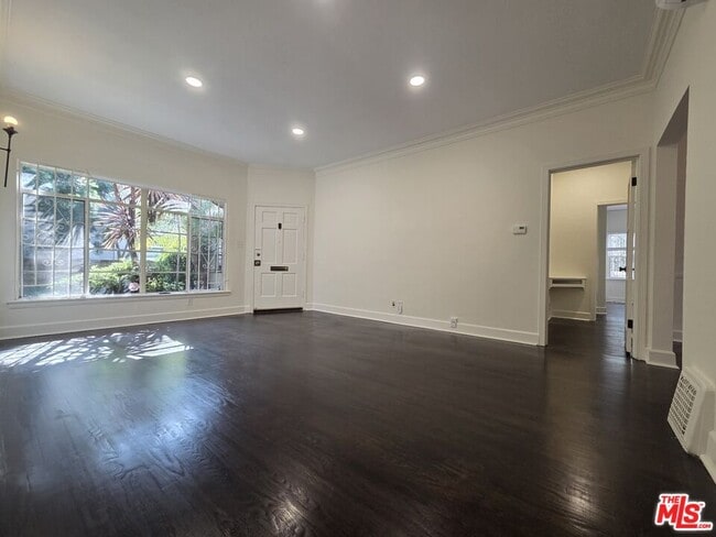 107 N Sweetzer Ave in Los Angeles, CA - Building Photo - Building Photo