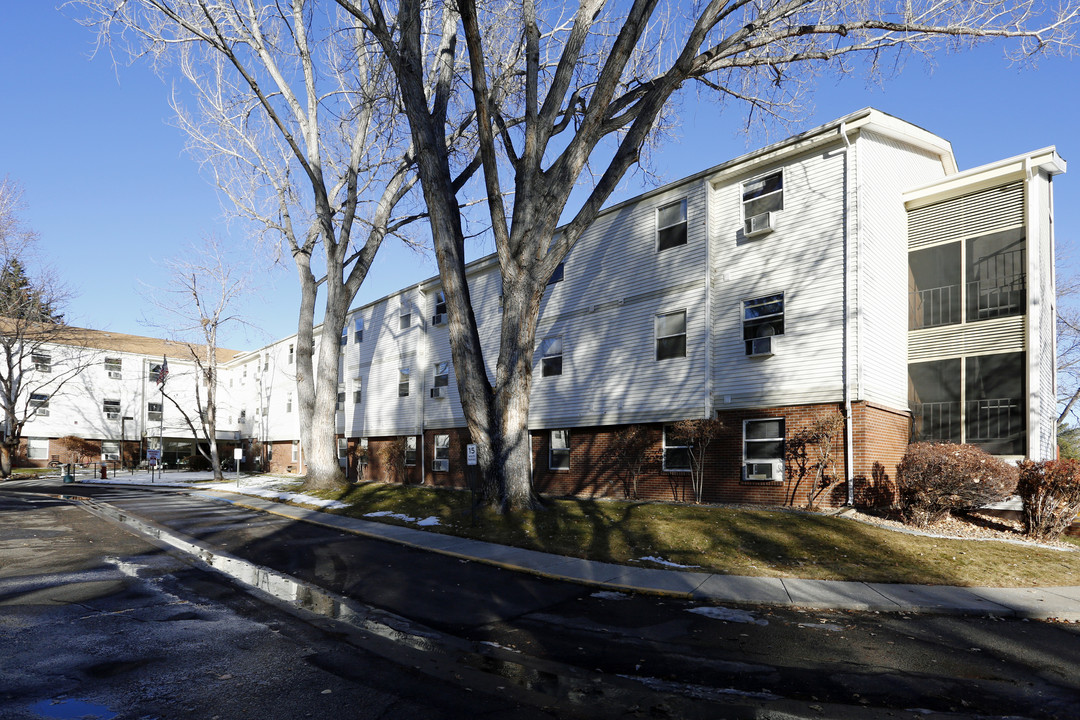 Mountain View Plaza in Longmont, CO - Building Photo