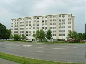 Luther Place Apartment Homes in Topeka, KS - Building Photo - Building Photo