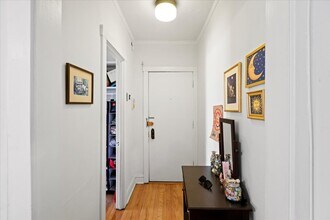 656 W Oakdale Ave in Chicago, IL - Building Photo - Building Photo