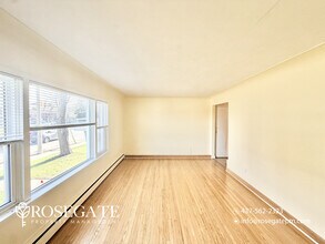 1240 Queen's Blvd in Kitchener, ON - Building Photo - Building Photo