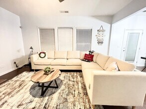 6009 Mock Ives Ct NE in Sugar Hill, GA - Building Photo - Building Photo