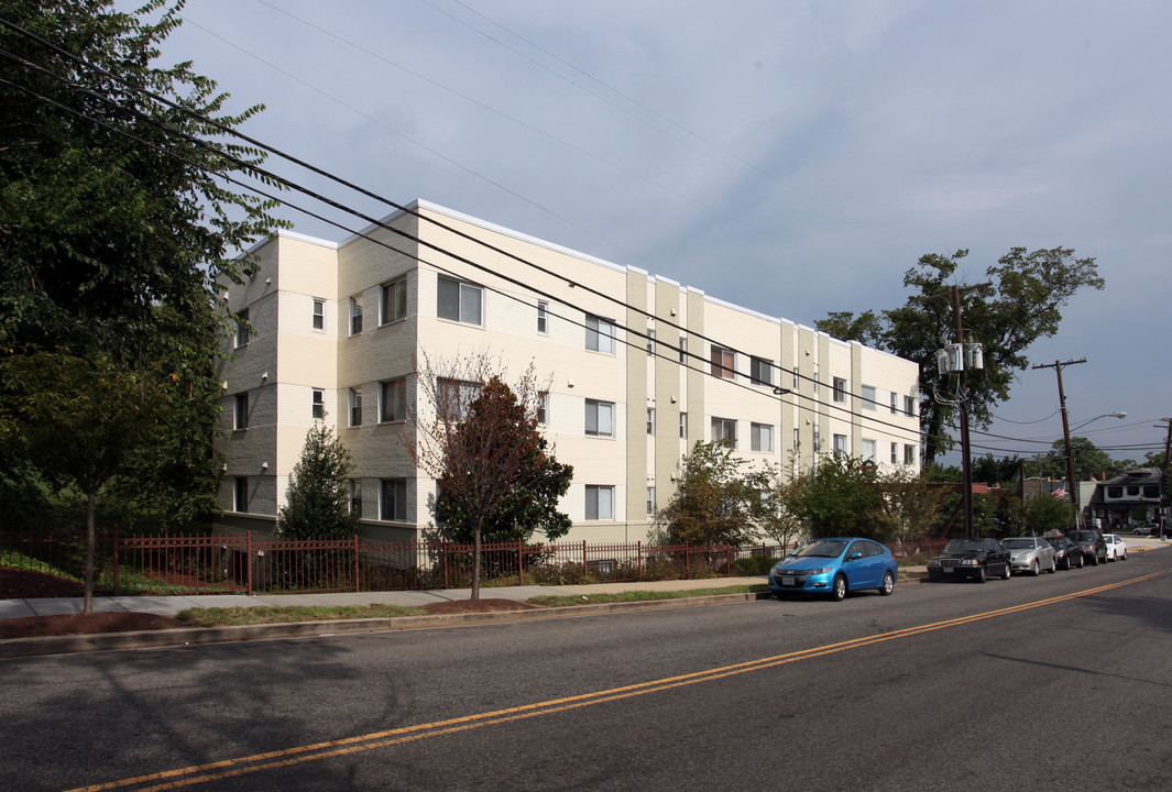 Penn Circle in Washington, DC - Building Photo