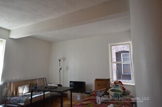 63 S Huntington Ave, Unit 2 in Boston, MA - Building Photo - Building Photo