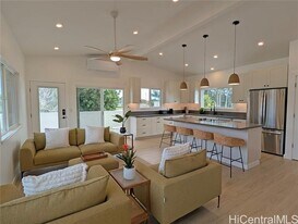 826 Wanaao Rd in Kailua, HI - Building Photo