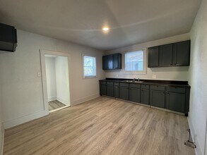 9117 W Lafayette Blvd in Detroit, MI - Building Photo - Building Photo
