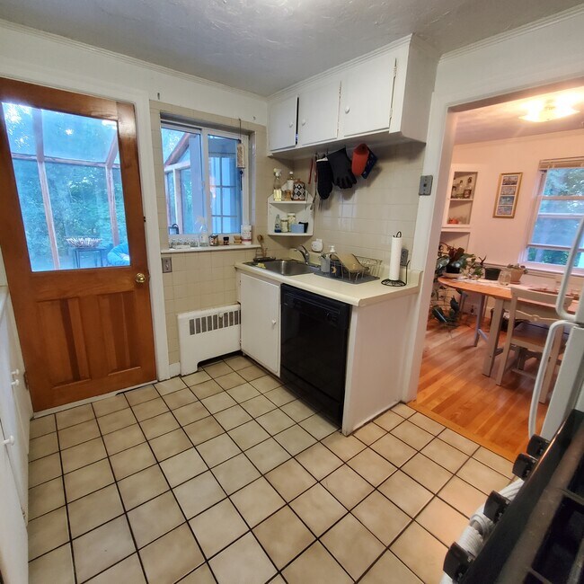 32 Payne Rd in Newton, MA - Foto de edificio - Building Photo