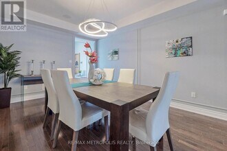 7 Kipling Grove Ct in Toronto, ON - Building Photo - Building Photo