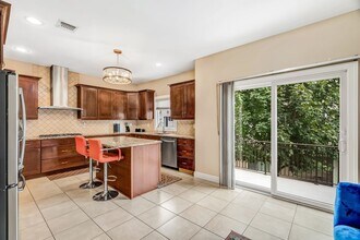 18 Jacob's Landing Way in Secaucus, NJ - Foto de edificio - Building Photo