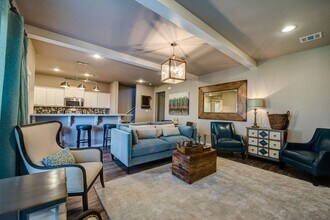 Available August 2026!! Luxury Townhome wi in College Station, TX - Building Photo - Building Photo