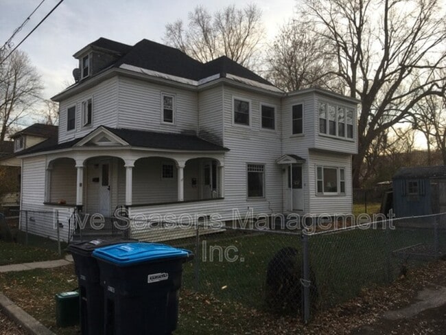 property at 7 Champlain Pl