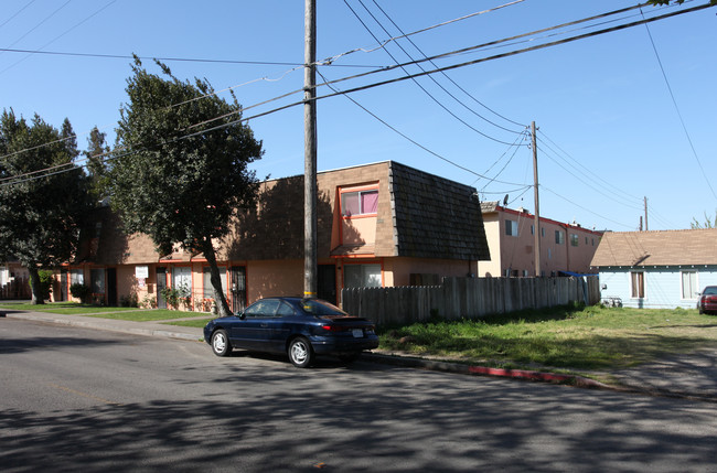 Shilo Terrace Apartments in Turlock, CA - Building Photo - Building Photo