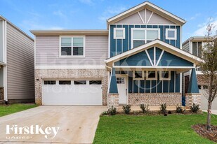 323 Niki Dr in Lewisville, TX - Building Photo