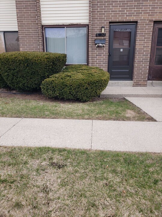 6032 W Port Ave in Milwaukee, WI - Building Photo