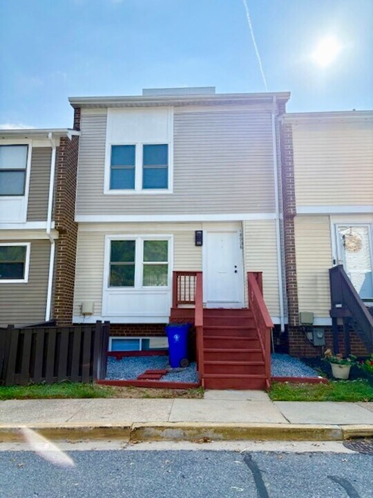 18908 Pine Ridge Ln in Germantown, MD - Building Photo
