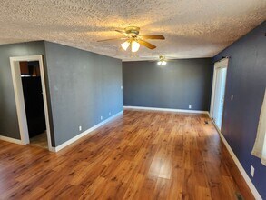 318 W Feather Pl in Andover, KS - Building Photo - Building Photo