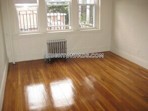 1800 Commonwealth Ave in Boston, MA - Building Photo - Building Photo