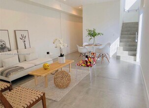 3653 SW 25th St in Miami, FL - Building Photo - Building Photo