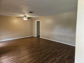 2100 Colby Dr in Baytown, TX - Building Photo - Building Photo