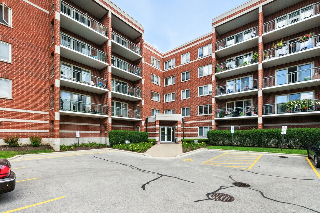 6430 W Berteau Ave in Chicago, IL - Building Photo