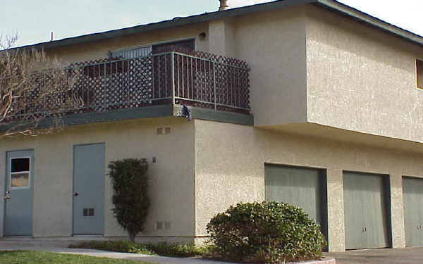 528 Courier Ave in Redlands, CA - Foto de edificio