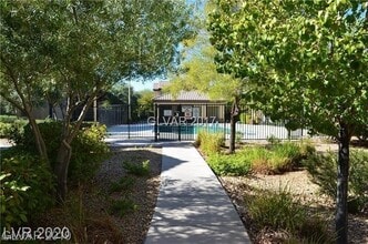 8324 W Charleston Blvd in Las Vegas, NV - Building Photo - Building Photo