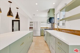 210 S Hamilton Dr in Beverly Hills, CA - Building Photo - Building Photo