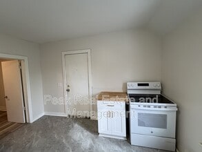 744 Oakland Ave SW in Grand Rapids, MI - Building Photo - Building Photo